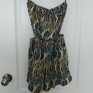 Shorts romper with sides cutout